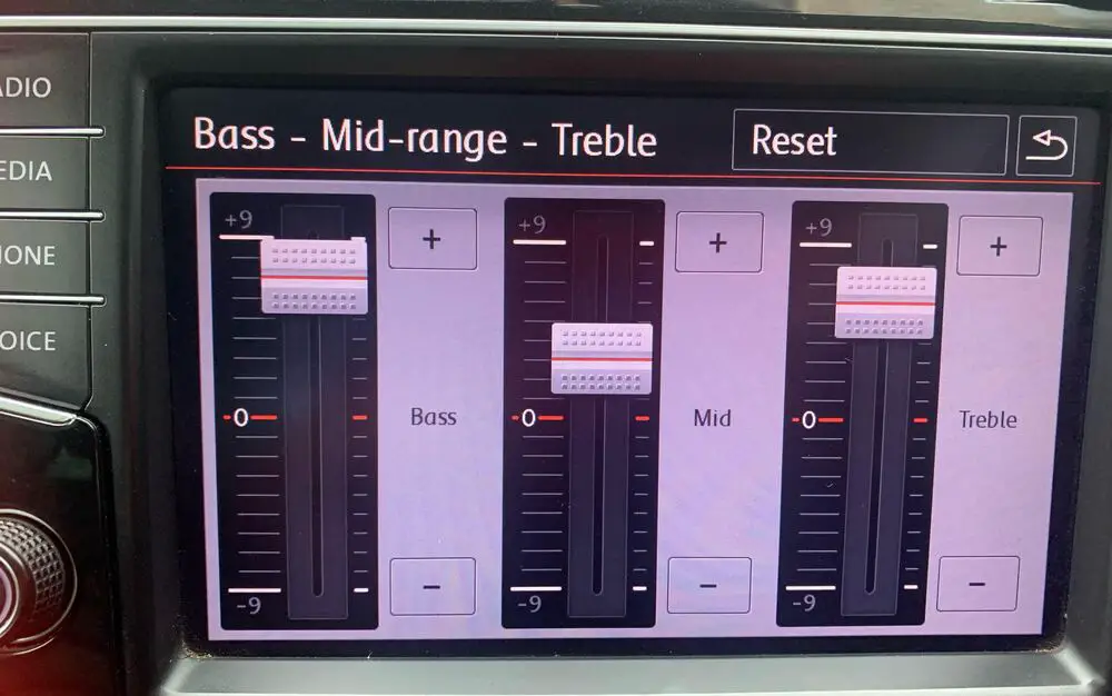 What should bass and treble be set at in car
