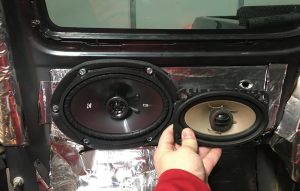 2003 gmc sierra speaker size