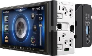 Car stereo with built-in amplifier